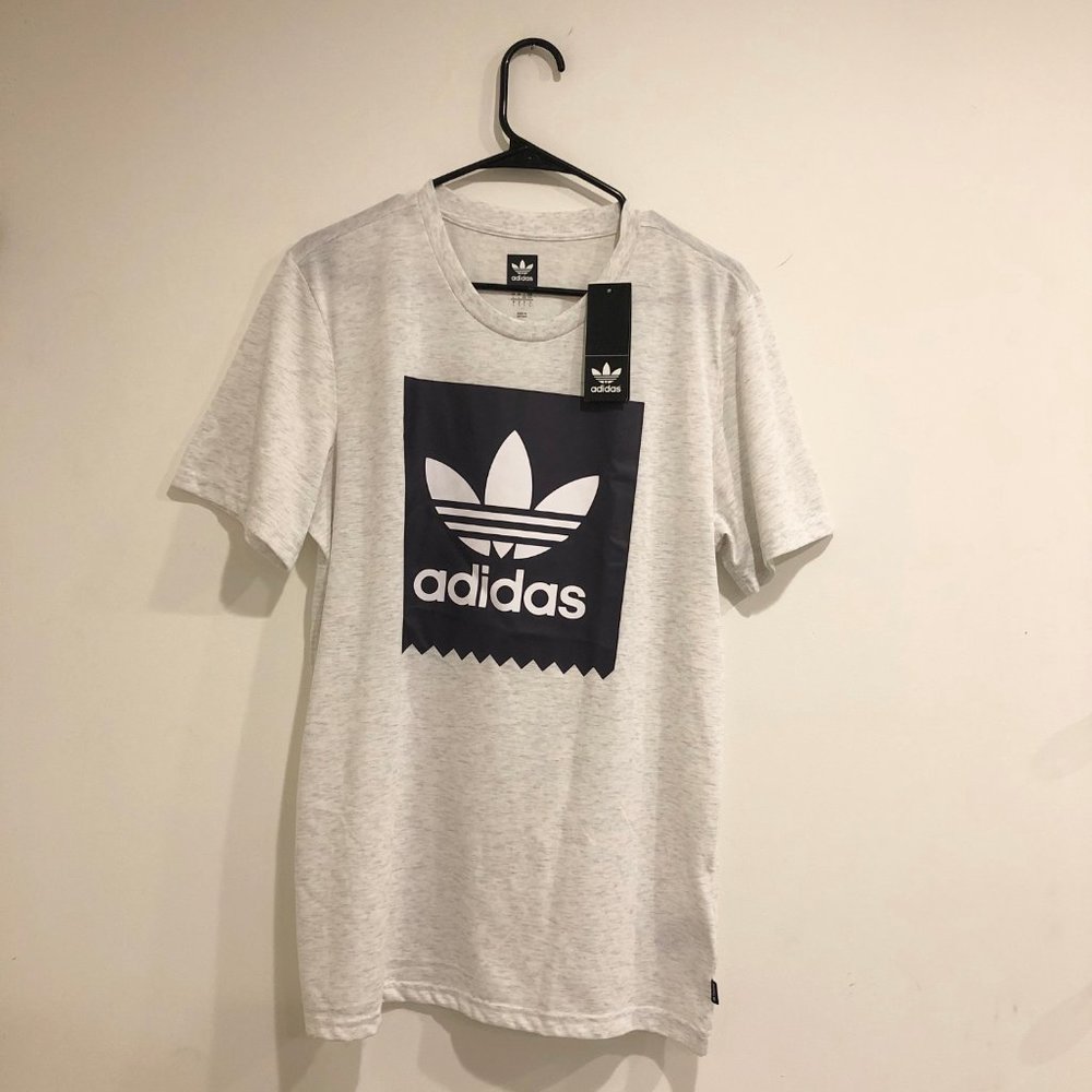 NWT Adidas Mens Graphic Tshirt Size Large